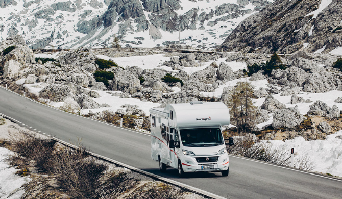 Ga op camperreis door IJsland in een camper van McRent