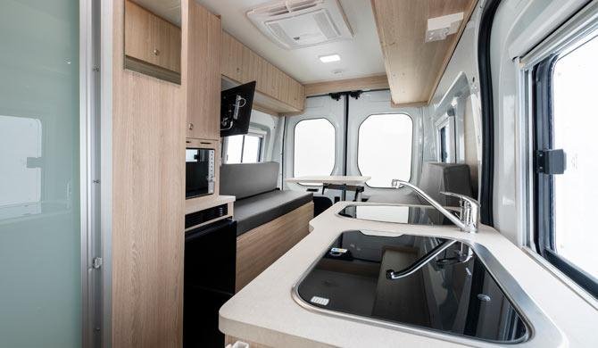 Het interieur van de Apollo Euro Mini camper