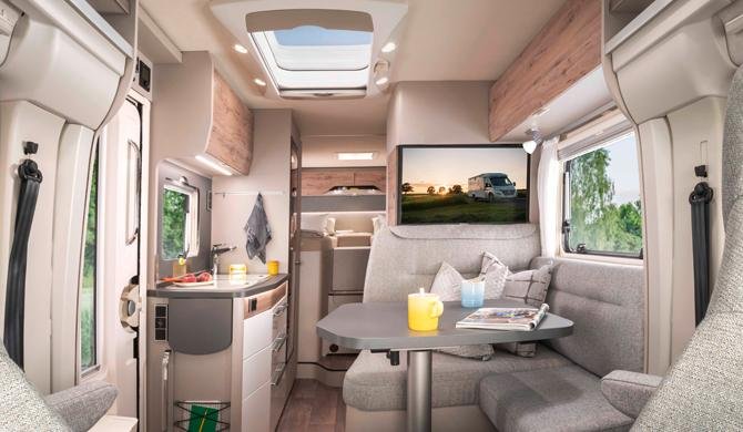 Het luxe interieur van de Rent Easy Active Extra camper