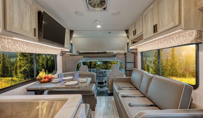 Het interieur van de Mighty M28 camper