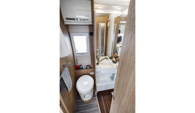 De badkamer in de Just Go Navigator camper