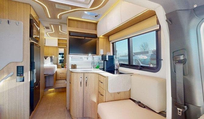 Het interieur van de Fraserway B+ Premium camper