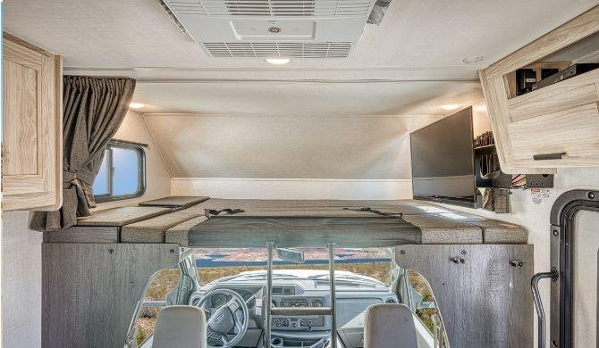 Het interieur van de El Monte C25 camper