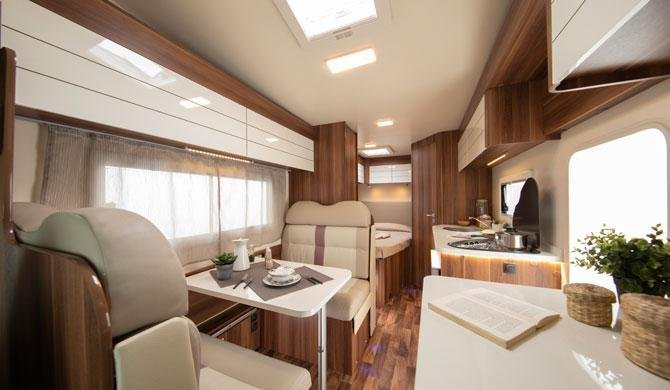 Het interieur van de Just Go Rambler camper