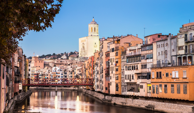 Bezoek Girona tijdens een camperreis door Catalonie vanuit Barcelona