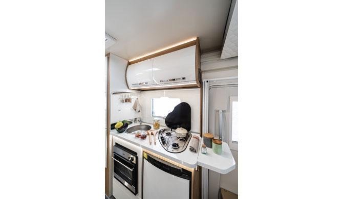 De keuken in de Just Go Navigator camper
