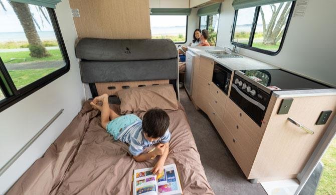 de dinette in de Maui River camper
