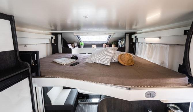 Het hefbed in de Just Go Voyager camper