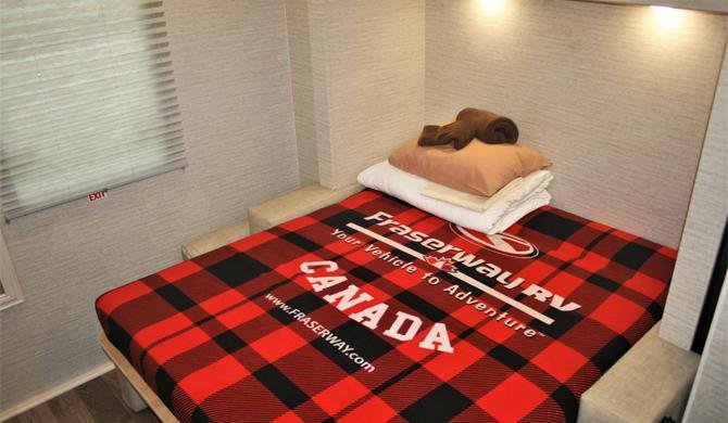 Het bed achterin de Fraserway A30 Rolstoeltoegankelijke camper
