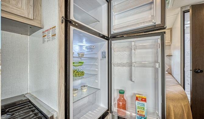 Het interieur van de El Monte C25 camper