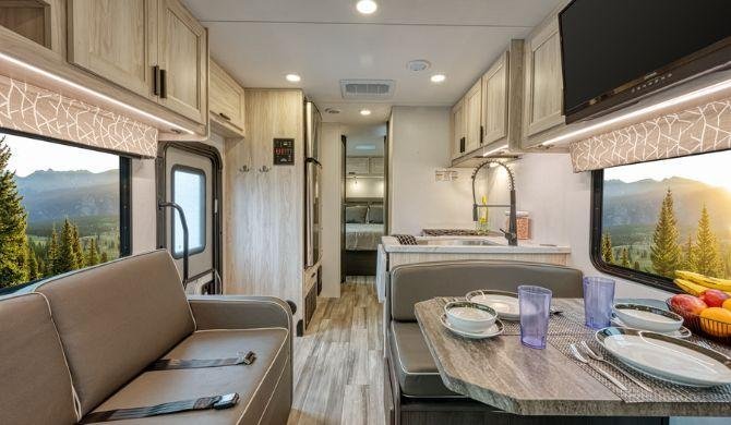 Het interieur van de Mighty M28 camper