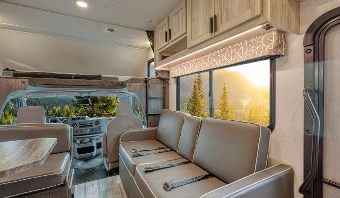 Het interieur van de Mighty M28 camper