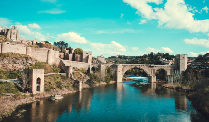 Camper huren en camperreizen vanuit Madrid met een bezoek aan Toledo