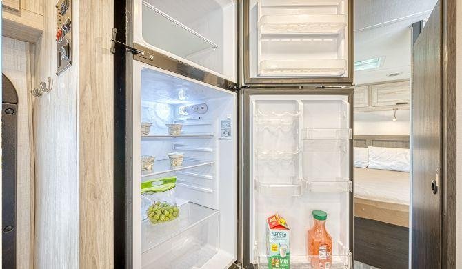 Het interieur van de El Monte C28 camper