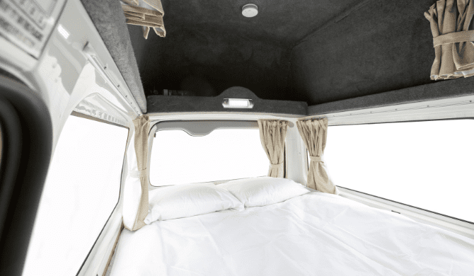 Het bed acherin de HiLITE camper van Mighty LITE Nieuw Zeeland