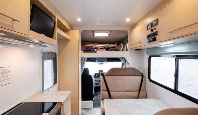 Het interieur van de Maui River camper