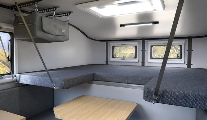 Het bed in de Fraserway Truck Camper Scout