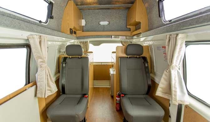 Leefruimte in de Hippie Endeavour camper