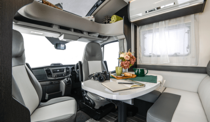 Het interieur van de Just Go Wanderer camper