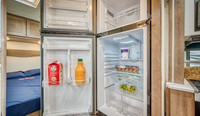 Koelkast in de Road Bear C29-31 camper