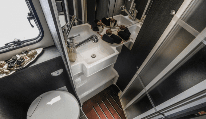 De badkamer in de Just Go Wanderer