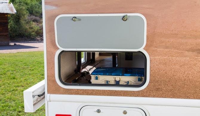 Opbergruimte in de Cruise America C21 camper
