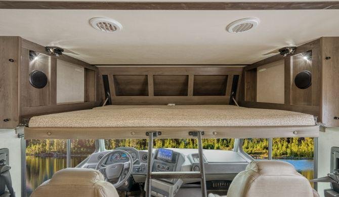 Het Pull Down bed in de Mighty A-Class Family Sleeper