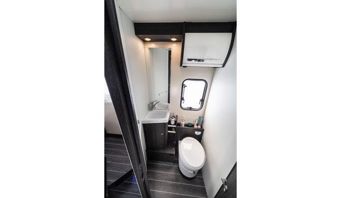 De badkamer in de Just Go Voyager camper