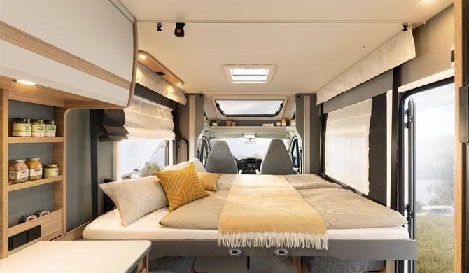 Het hefbed in de McRent Compact Standard camper