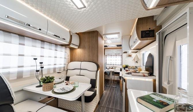 Het interieur van de Just Go Navigator camper