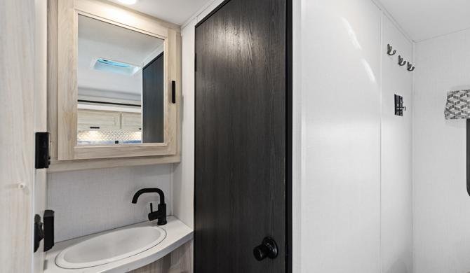 Het interieur van de CanaDream SVC camper