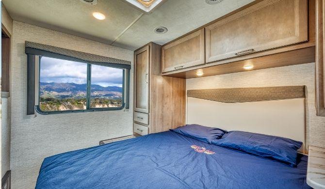 Slaapkamer in de Road Bear C29-31 camper