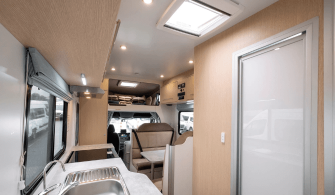 Het-interrieur-van-de-Maui-Sunset_2