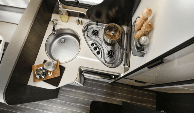 De keuken in de Just Go Challenger camper
