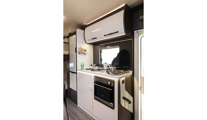 De keuken in de Just Go Adventurer camper