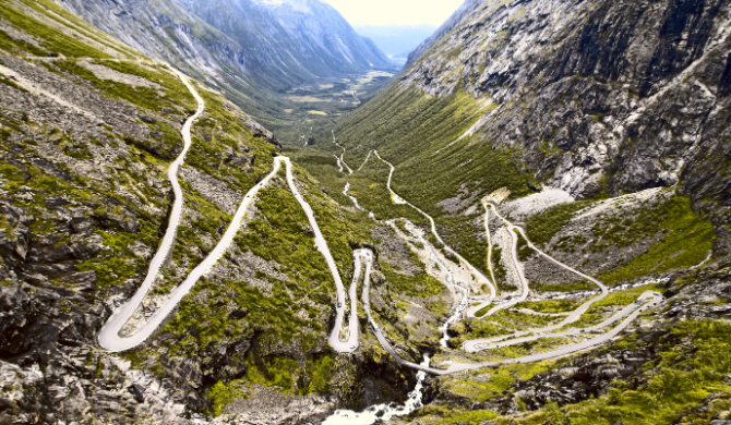 Reis over de Trollstigenweg tijdens een camperreis door Noorwegen