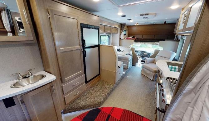 De ruime Fraserway C-Large camper is geschikt voor het hele gezin.