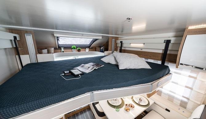 Het hefbed in de Just Go Navigator camper