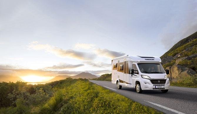 Ga op camperreis door Europa in de Small camper van Touring Cars