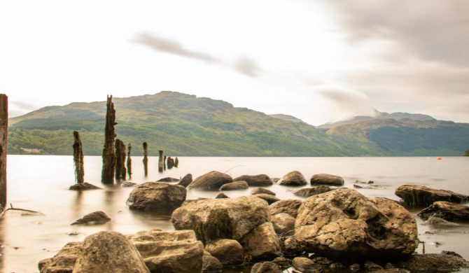 Bezoek Loch Lomond tijdens een camperreis door Schotland.