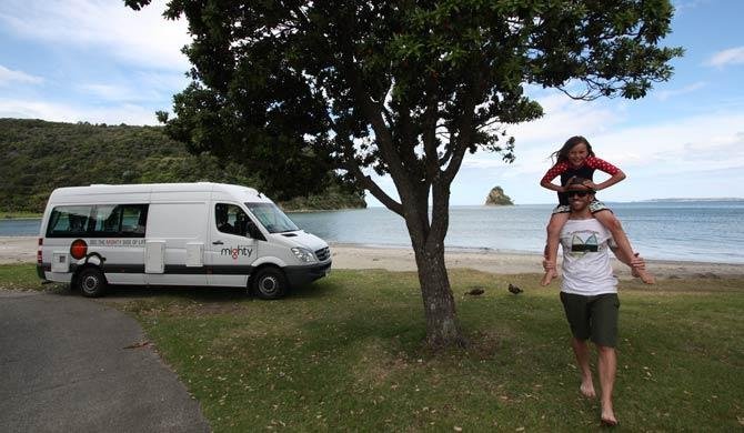 Ga op camperreis door Australië in de Mighty Deuce Plus camper