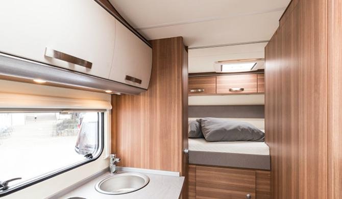 Interieur van de Apollo Family Traveller camper