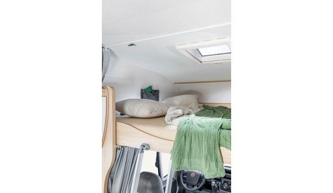 Hefbed in de Family camper van Camperworld 