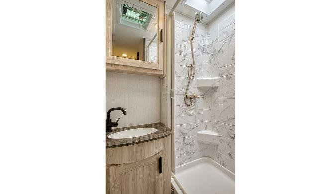 Het interieur van de Mighty M28 camper