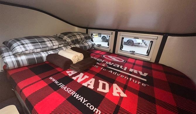 Het bed van de Fraserway Truck Camper Scout