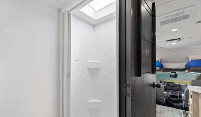 Douch comfortabel in de MHB camper van CanaDream