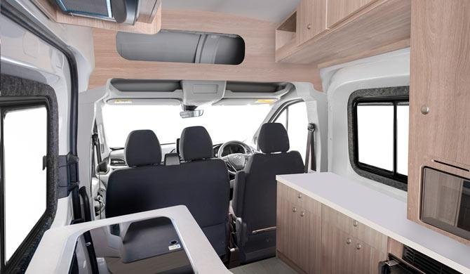 De bestuurderscabine in de Apollo Hitop Ultra camper